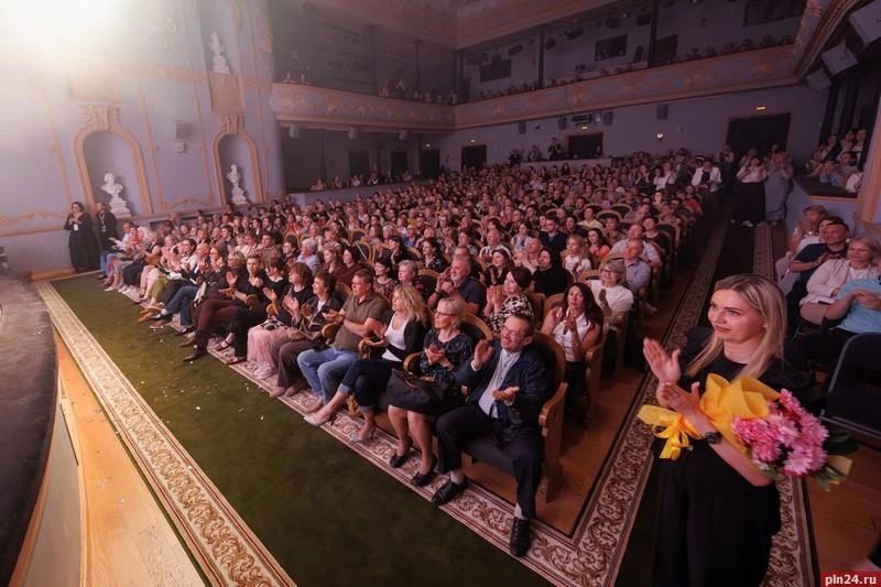 Театру на Таганке — от соучастников Театру на Таганке — от соучастников
