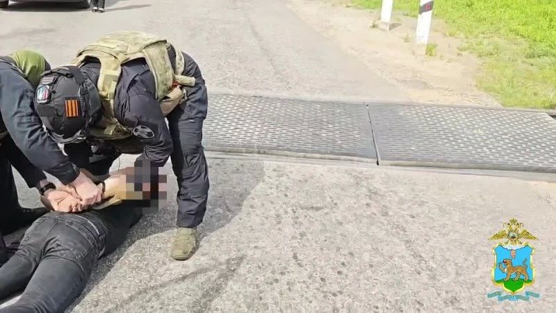 Полиция задержала семейную пару нелегальных банкиров, обналичивших в Пскове свыше 119 млн рублей