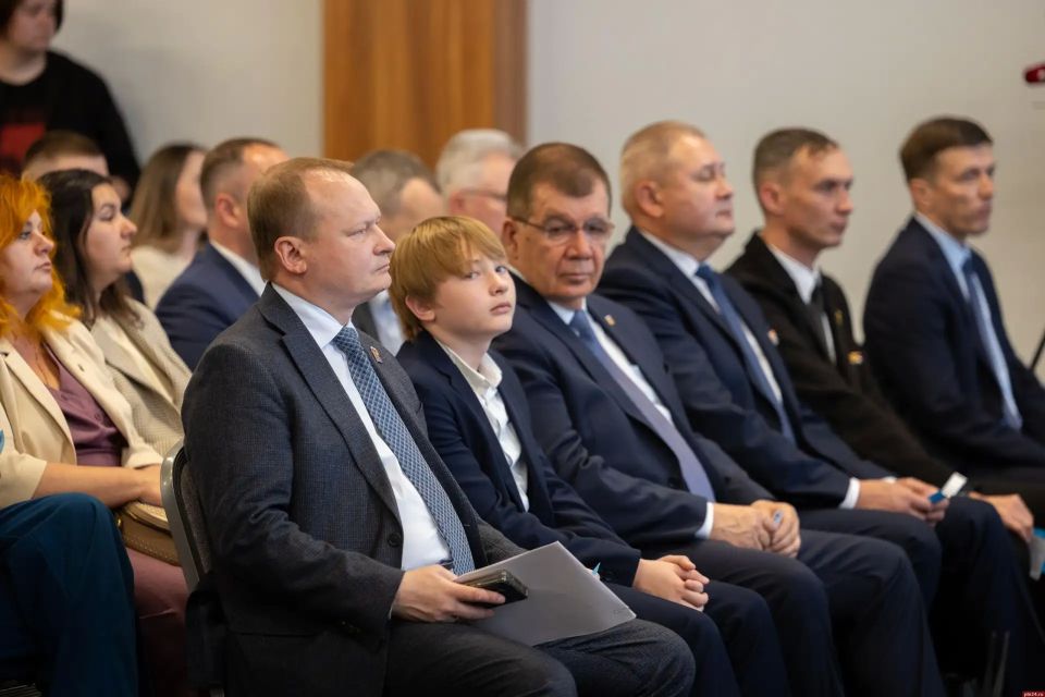 В Москву ехать надо. Уже через полторы недели в столице пройдет первый из двух заявленных «Единой Россией» предвыборных съездов партии В Москву ехать надо. Уже через полторы недели в столице пройдет первый из двух заявленных «Единой Россией» предвыборных съездов партии