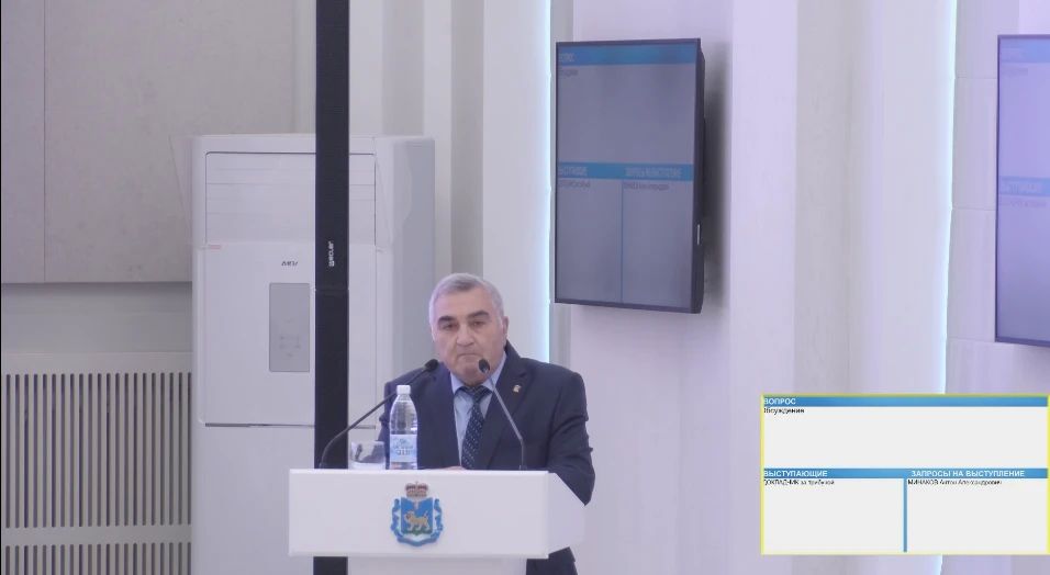 Лидер фракции "Единой России" в Законодательном Собрании Псковской области Армен Мнацаканян поблагодарил правительство региона за плотную и эффективную работу с депутатским корпусом
