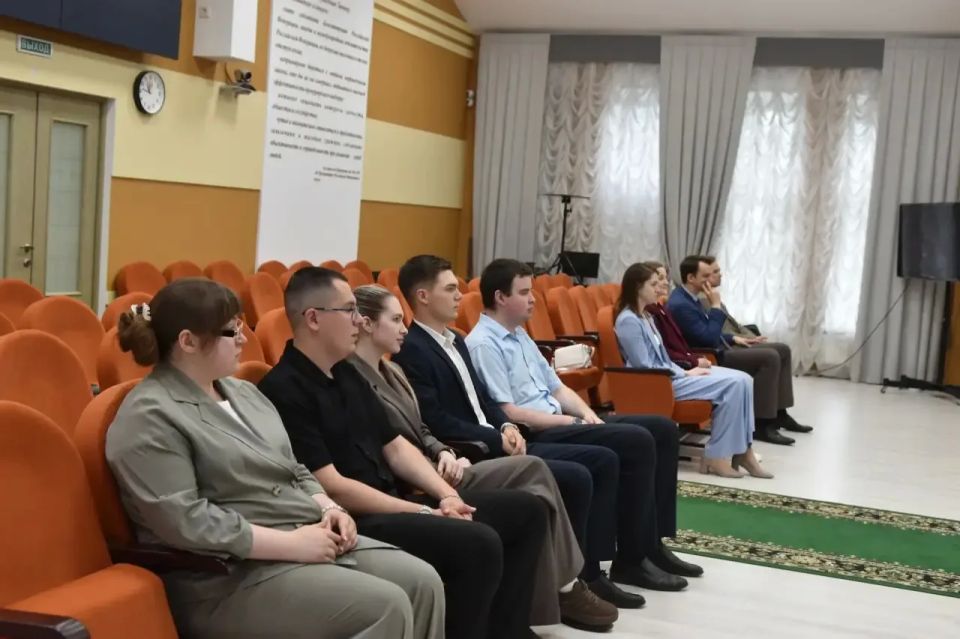 В прокуратуре Псковской области прошла встреча с молодыми специалистами В прокуратуре Псковской области прошла встреча с молодыми специалистами