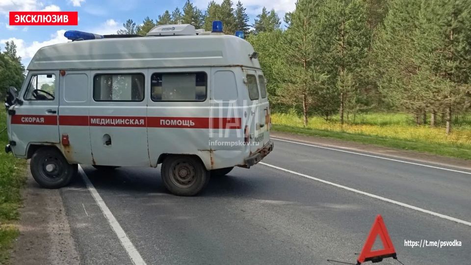 В Порховском районе, на трассе у остановки Шелонь-2, произошло столкновение мопеда и автомобиля Volkswagen В Порховском районе, на трассе у остановки Шелонь-2, произошло столкновение мопеда и автомобиля Volkswagen