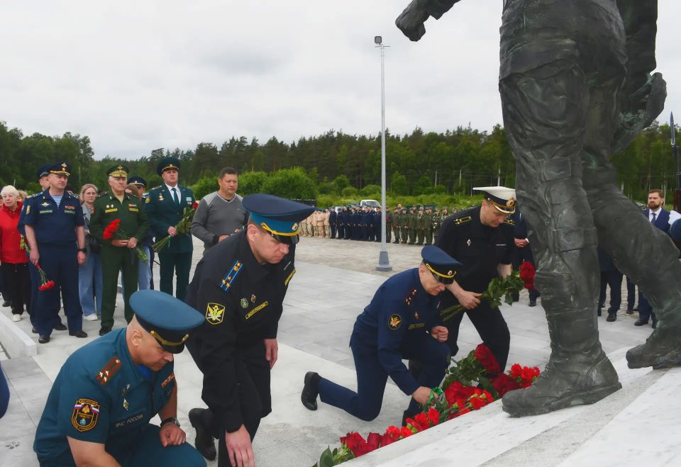 Начальник УФСИН России по Псковской области принял участие в открытии мемориала защитникам Отечества в г. Пскове Начальник УФСИН России по Псковской области принял участие в открытии мемориала защитникам Отечества в г. Пскове
