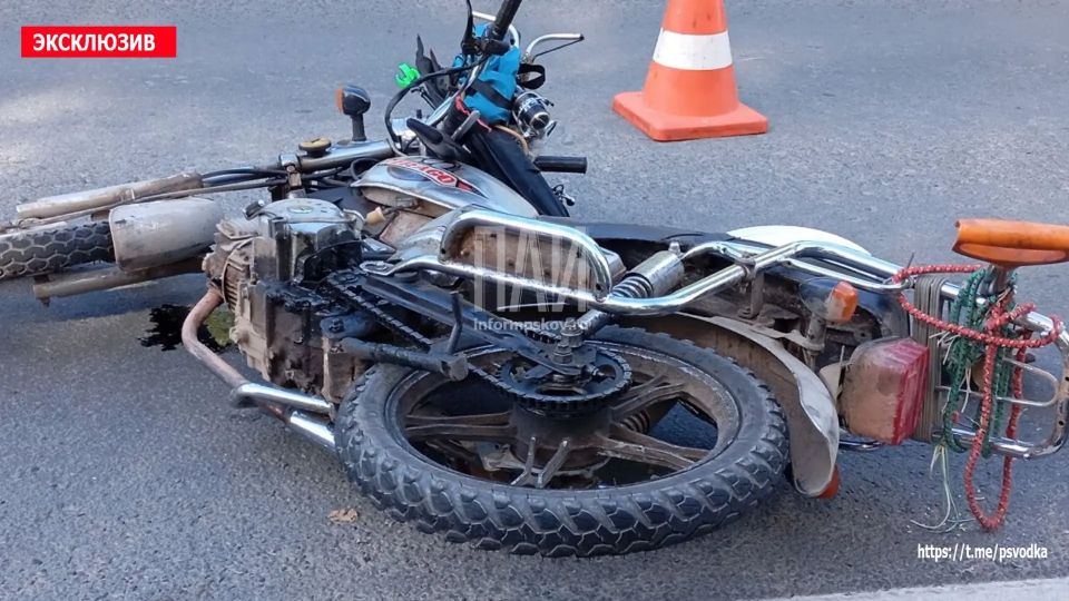 В Порховском районе, на трассе у остановки Шелонь-2, произошло столкновение мопеда и автомобиля Volkswagen В Порховском районе, на трассе у остановки Шелонь-2, произошло столкновение мопеда и автомобиля Volkswagen