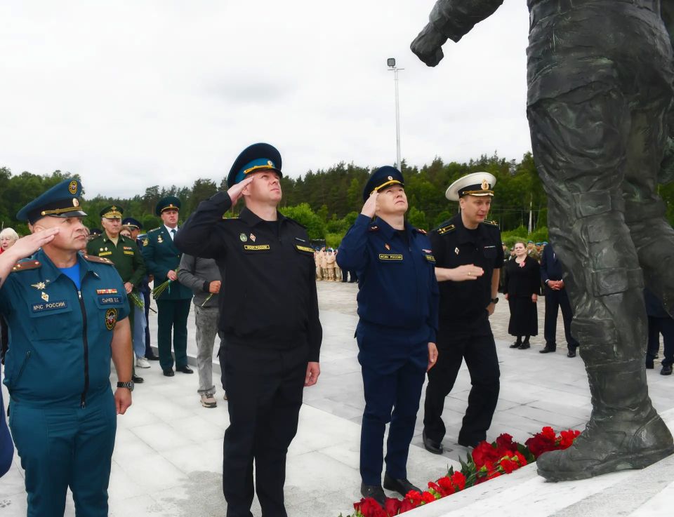 Начальник УФСИН России по Псковской области принял участие в открытии мемориала защитникам Отечества в г. Пскове Начальник УФСИН России по Псковской области принял участие в открытии мемориала защитникам Отечества в г. Пскове
