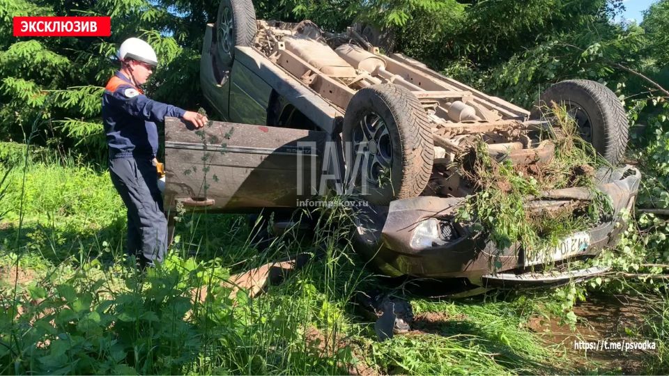 В Псковском районе, у деревни Стяглы, водитель автомобиля SsangYong не справился с управлением, вылетел в кювет через встречную полосу и допустил опрокидывание В Псковском районе, у деревни Стяглы, водитель автомобиля SsangYong не справился с управлением, вылетел в кювет через встречную полосу и допустил опрокидывание
