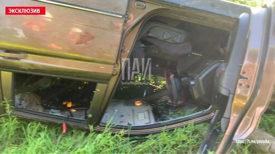 В Псковском районе, у деревни Стяглы, водитель автомобиля SsangYong не справился с управлением, вылетел в кювет через встречную полосу и допустил опрокидывание В Псковском районе, у деревни Стяглы, водитель автомобиля SsangYong не справился с управлением, вылетел в кювет через встречную полосу и допустил опрокидывание