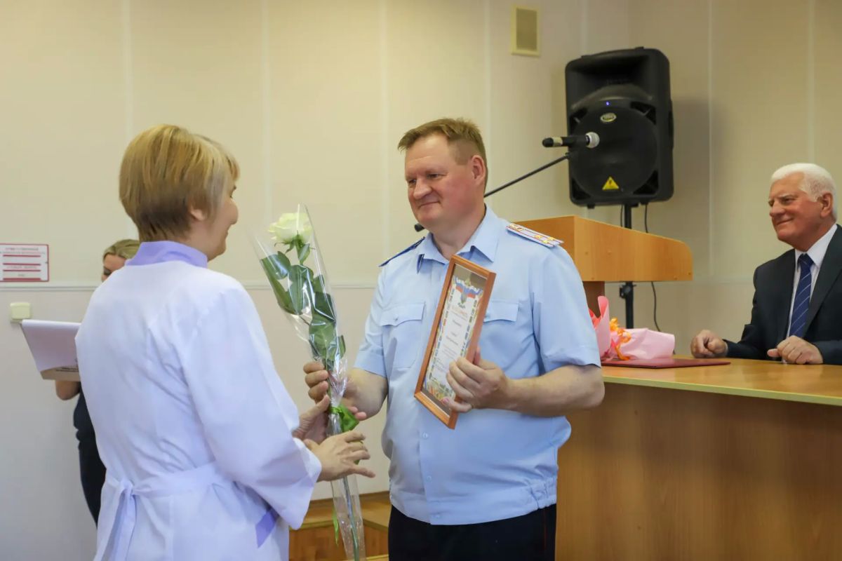 Людям в белых халатах пожелали успехов в их благородном труде Людям в белых халатах пожелали успехов в их благородном труде