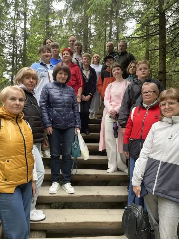В Год единства народов и в рамках празднования Дня России сотрудники и ветераны УФК по Псковской области при поддержке первичной профсоюзной организации отправились в тур по живописным местам Ленинградской области и... В Год единства народов и в рамках празднования Дня России сотрудники и ветераны УФК по Псковской области при поддержке первичной профсоюзной организации отправились в тур по живописным местам Ленинградской области и...