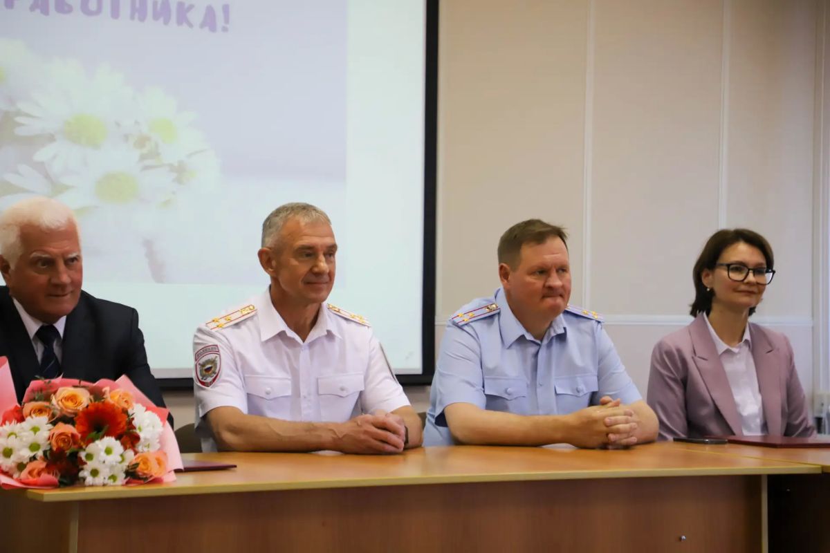 Людям в белых халатах пожелали успехов в их благородном труде Людям в белых халатах пожелали успехов в их благородном труде
