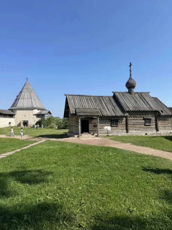 В Год единства народов и в рамках празднования Дня России сотрудники и ветераны УФК по Псковской области при поддержке первичной профсоюзной организации отправились в тур по живописным местам Ленинградской области и... В Год единства народов и в рамках празднования Дня России сотрудники и ветераны УФК по Псковской области при поддержке первичной профсоюзной организации отправились в тур по живописным местам Ленинградской области и...