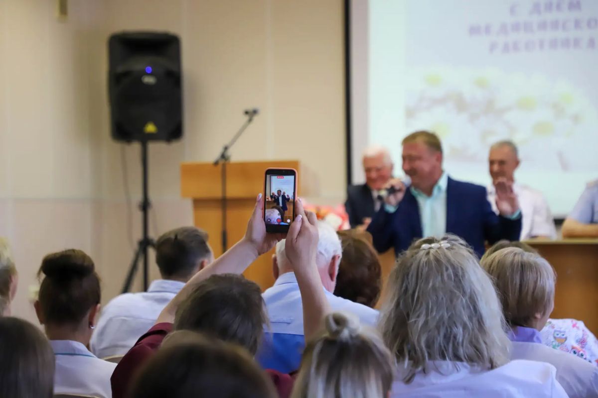 Людям в белых халатах пожелали успехов в их благородном труде Людям в белых халатах пожелали успехов в их благородном труде