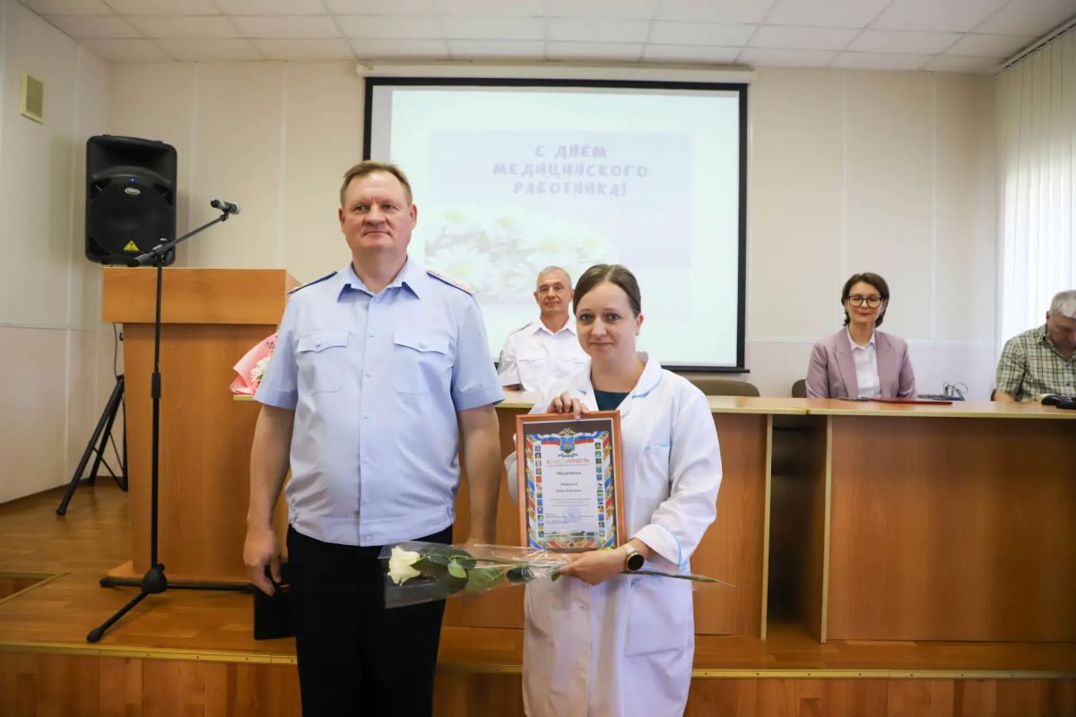 Людям в белых халатах пожелали успехов в их благородном труде Людям в белых халатах пожелали успехов в их благородном труде