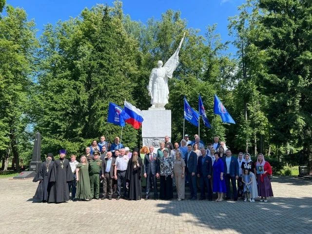 В Великих Луках прошёл митинг в День памяти и скорби В Великих Луках прошёл митинг в День памяти и скорби