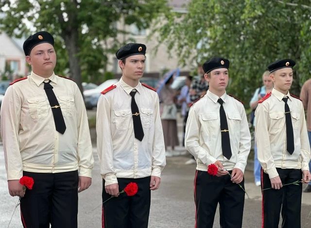 В Великих Луках прошёл митинг в День памяти и скорби В Великих Луках прошёл митинг в День памяти и скорби