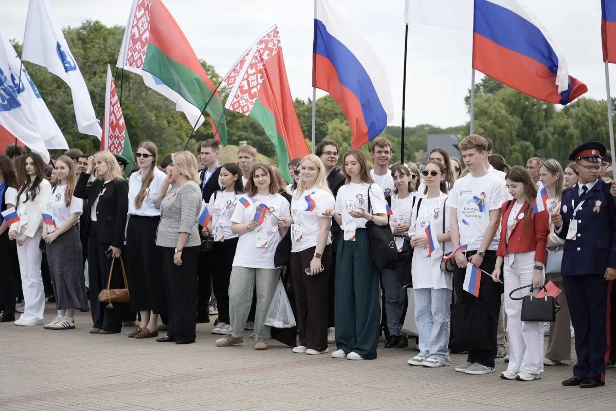Студенты из российской делегации получили награды на форуме «Цитадель памяти: эхо войны Студенты из российской делегации получили награды на форуме «Цитадель памяти: эхо войны