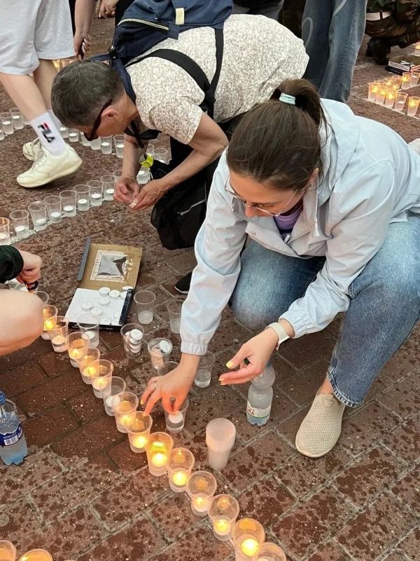 Сотрудники Управления Федерального казначейства по Псковской области приняли участие в международной акции "Огненные картины войны", приуроченной 85-летию начала Великой Отечественной войны Сотрудники Управления Федерального казначейства по Псковской области приняли участие в международной акции "Огненные картины войны", приуроченной 85-летию начала Великой Отечественной войны