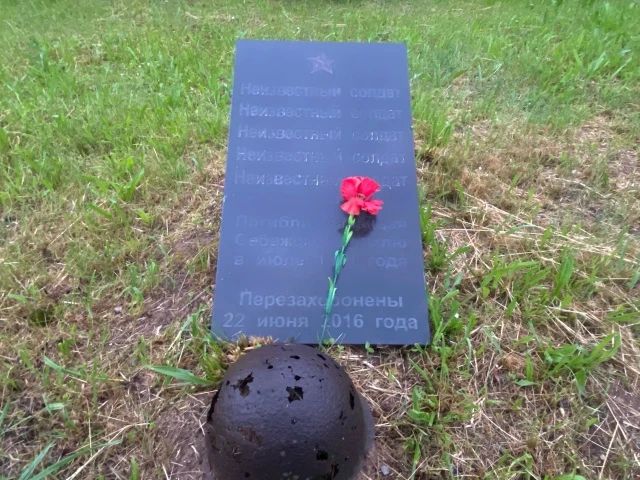 Жители Себежского района возложили цветы к мемориалу защитникам укрепрайона Жители Себежского района возложили цветы к мемориалу защитникам укрепрайона