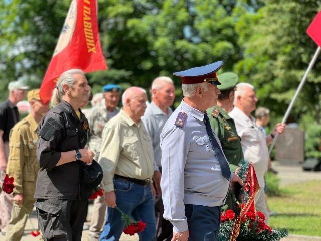 В Великих Луках прошёл митинг в День памяти и скорби В Великих Луках прошёл митинг в День памяти и скорби