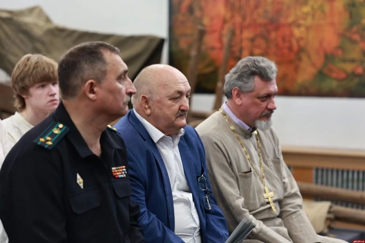 Выставка «На рубеже Отечества» открылась в Пскове в День памяти и скорби Выставка «На рубеже Отечества» открылась в Пскове в День памяти и скорби