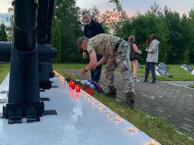 Жители Себежского района возложили цветы к мемориалу защитникам укрепрайона Жители Себежского района возложили цветы к мемориалу защитникам укрепрайона