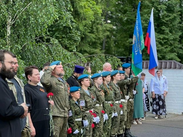 В Великих Луках прошёл митинг в День памяти и скорби В Великих Луках прошёл митинг в День памяти и скорби