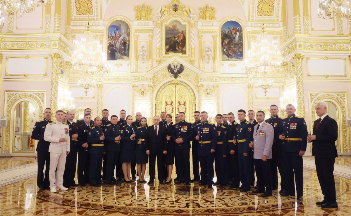Выпускники вузов ФСИН России приняли участие во встрече с Президентом Российской Федерации Выпускники вузов ФСИН России приняли участие во встрече с Президентом Российской Федерации