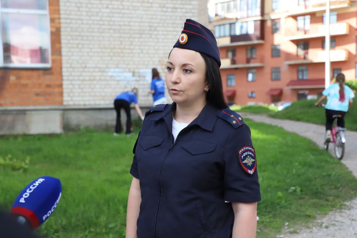 Полицейские и волонтеры вышли на рейд Полицейские и волонтеры вышли на рейд