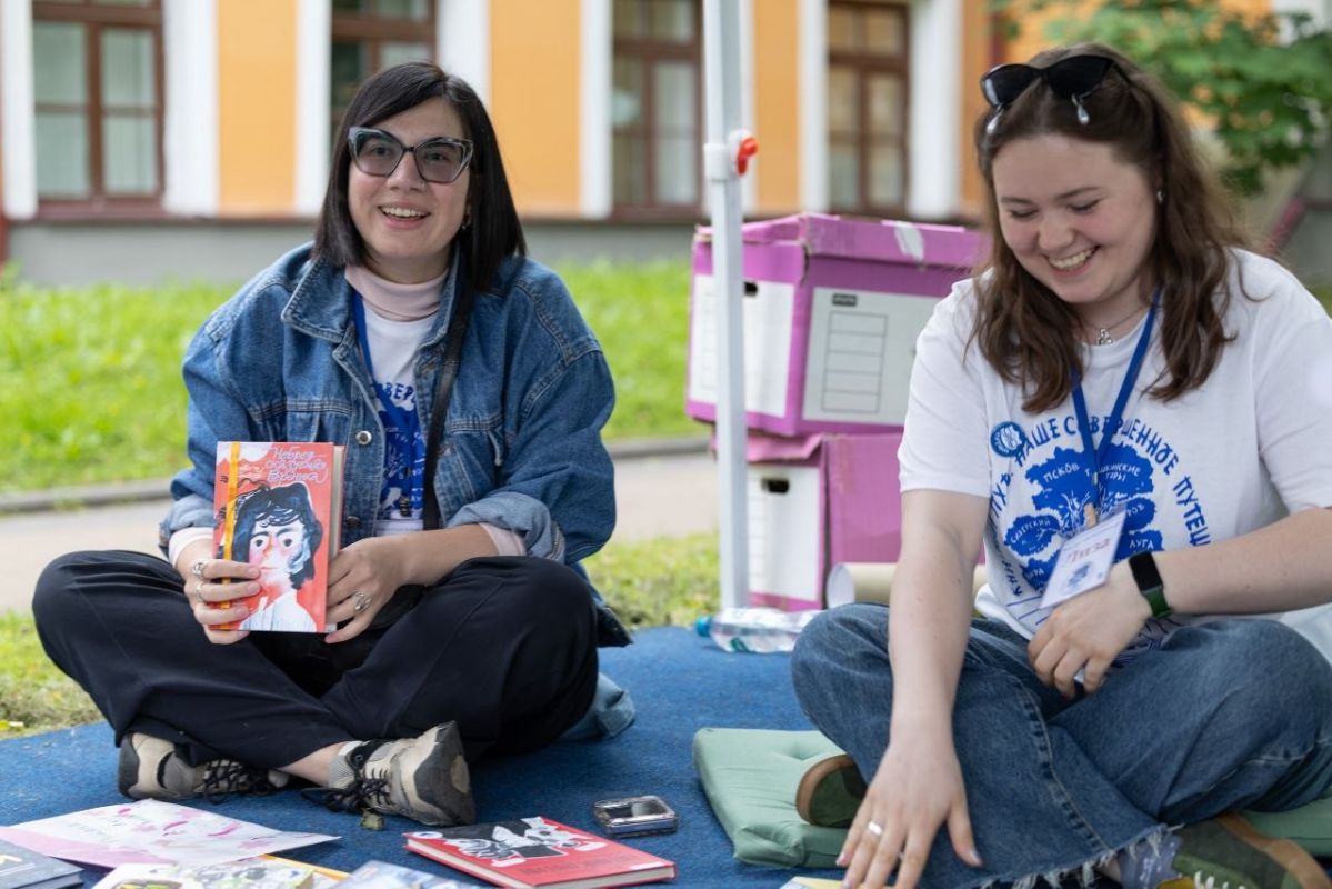 Книжный десант из Ленобласти высадился в Пскове Книжный десант из Ленобласти высадился в Пскове