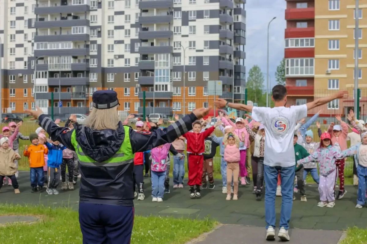 «Зарядка со стражем порядка»: учимся безопасности с детства! «Зарядка со стражем порядка»: учимся безопасности с детства!