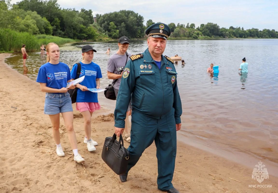 Пляжная профилактика: специалисты ГИМС и волонтеры на страже безопасности Пляжная профилактика: специалисты ГИМС и волонтеры на страже безопасности