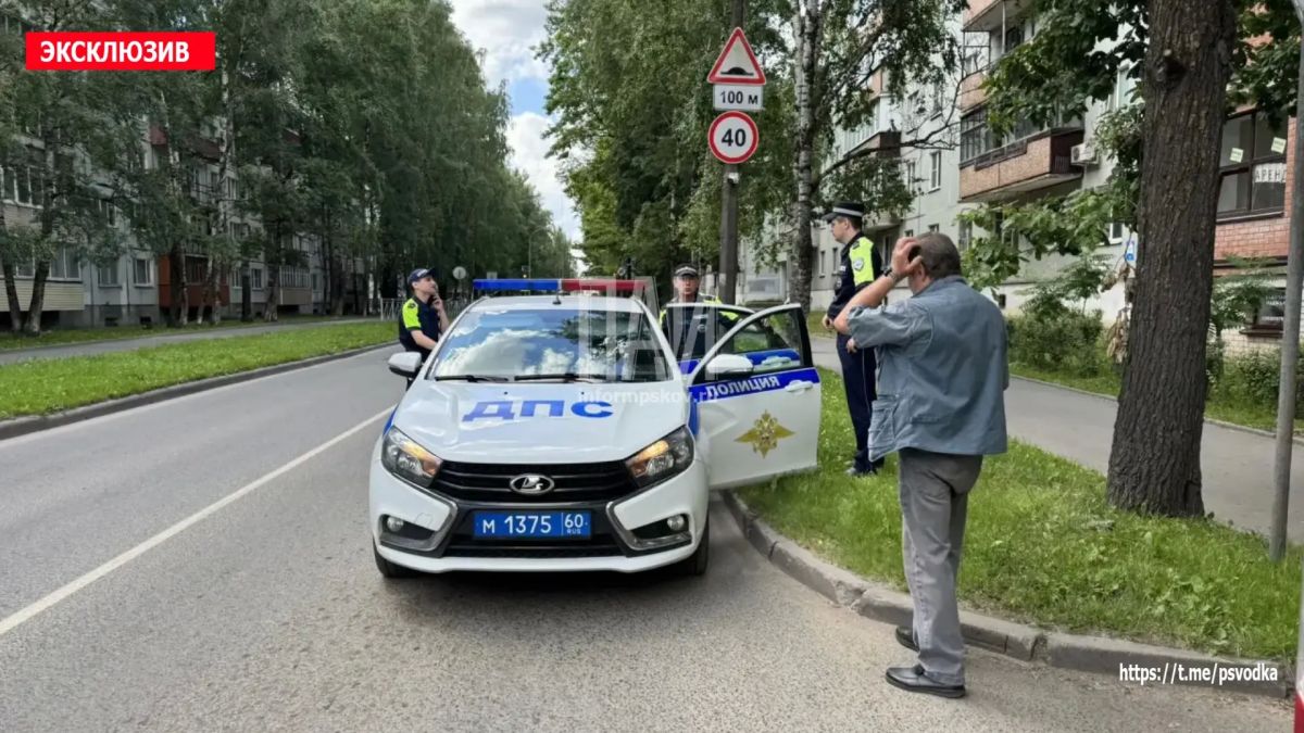 В Пскове, на улице Народной у дома 53А, водитель автомобиля ГАЗ-24 совершил наезд на женщину на пешеходном переходе В Пскове, на улице Народной у дома 53А, водитель автомобиля ГАЗ-24 совершил наезд на женщину на пешеходном переходе