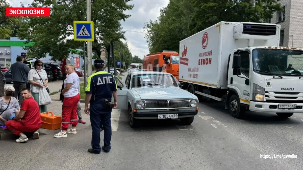 В Пскове, на улице Народной у дома 53А, водитель автомобиля ГАЗ-24 совершил наезд на женщину на пешеходном переходе В Пскове, на улице Народной у дома 53А, водитель автомобиля ГАЗ-24 совершил наезд на женщину на пешеходном переходе