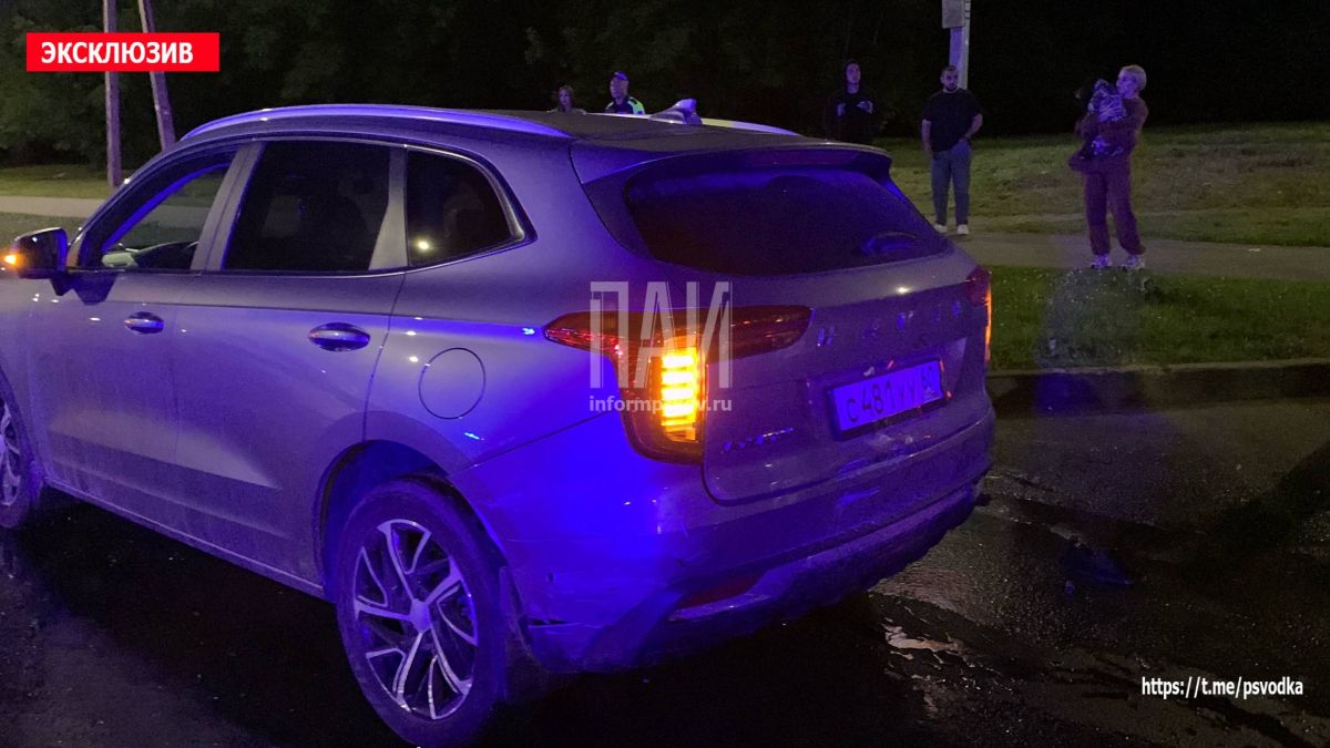 В Пскове, на улице Юбилейной у дома 22б, водитель автомобиля Golf, по предварительным данным, находившийся в состоянии алкогольного опьянения, совершил столкновение с автомобилем «Таврия», который от удара столкнулся с... В Пскове, на улице Юбилейной у дома 22б, водитель автомобиля Golf, по предварительным данным, находившийся в состоянии алкогольного опьянения, совершил столкновение с автомобилем «Таврия», который от удара столкнулся с...