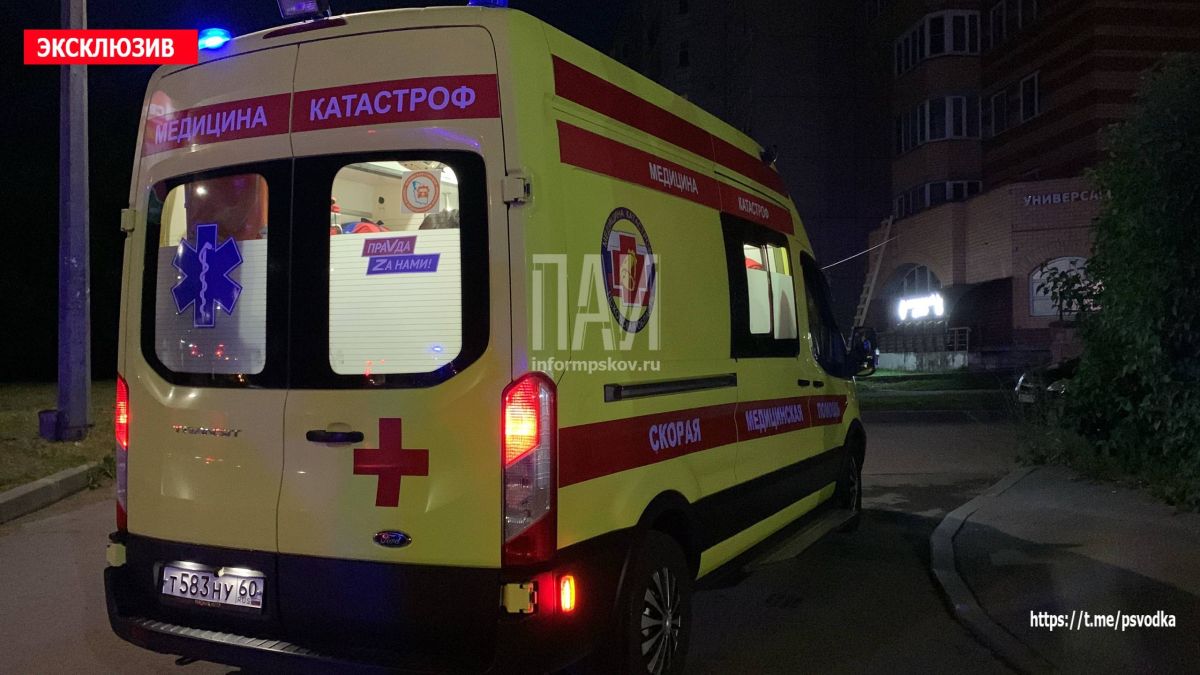 В Пскове, на улице Юбилейной у дома 22б, водитель автомобиля Golf, по предварительным данным, находившийся в состоянии алкогольного опьянения, совершил столкновение с автомобилем «Таврия», который от удара столкнулся с... В Пскове, на улице Юбилейной у дома 22б, водитель автомобиля Golf, по предварительным данным, находившийся в состоянии алкогольного опьянения, совершил столкновение с автомобилем «Таврия», который от удара столкнулся с...