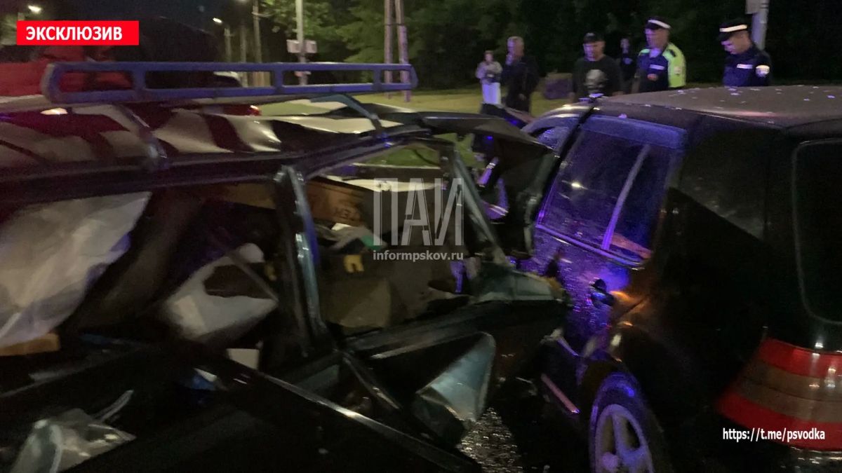 В Пскове, на улице Юбилейной у дома 22б, водитель автомобиля Golf, по предварительным данным, находившийся в состоянии алкогольного опьянения, совершил столкновение с автомобилем «Таврия», который от удара столкнулся с... В Пскове, на улице Юбилейной у дома 22б, водитель автомобиля Golf, по предварительным данным, находившийся в состоянии алкогольного опьянения, совершил столкновение с автомобилем «Таврия», который от удара столкнулся с...
