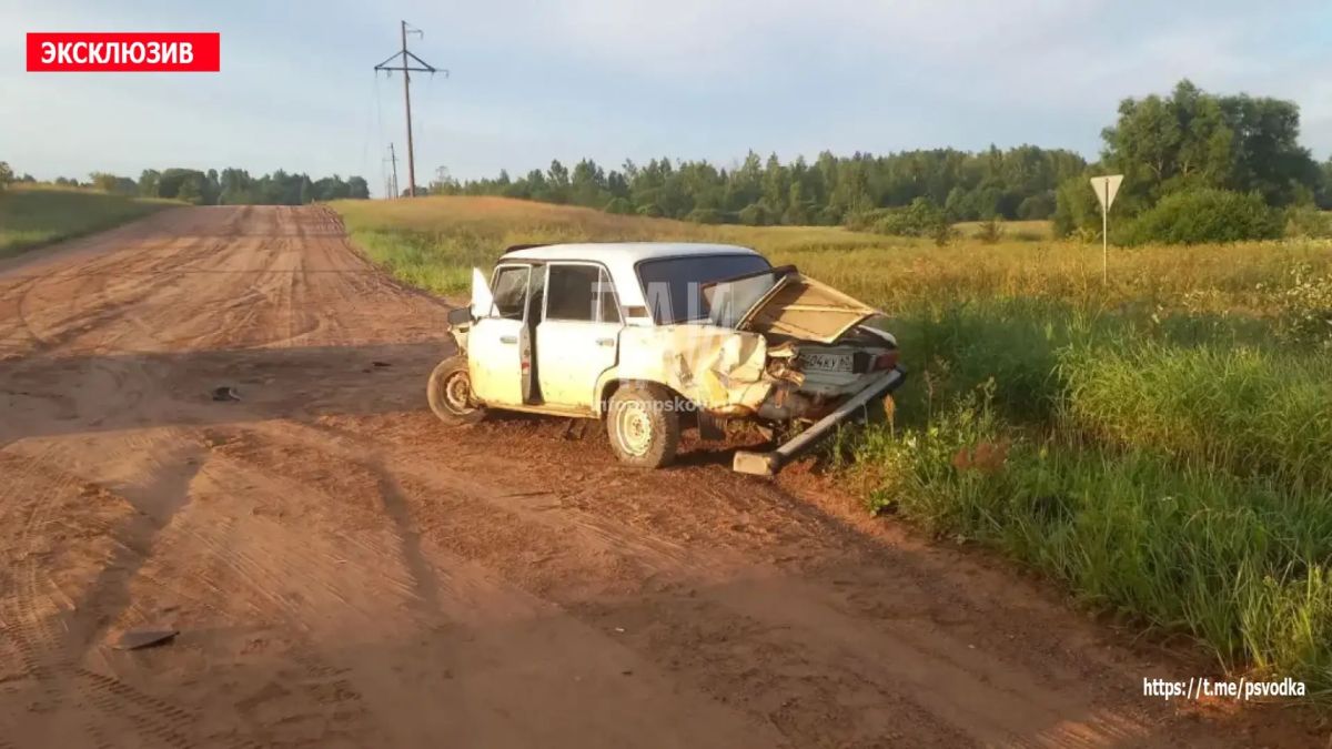 В Куньинском районе, у деревни Каменное, произошло столкновение трёх автомобилей: «Нива 2121», ВАЗ-2106 и ВАЗ-2107 В Куньинском районе, у деревни Каменное, произошло столкновение трёх автомобилей: «Нива 2121», ВАЗ-2106 и ВАЗ-2107