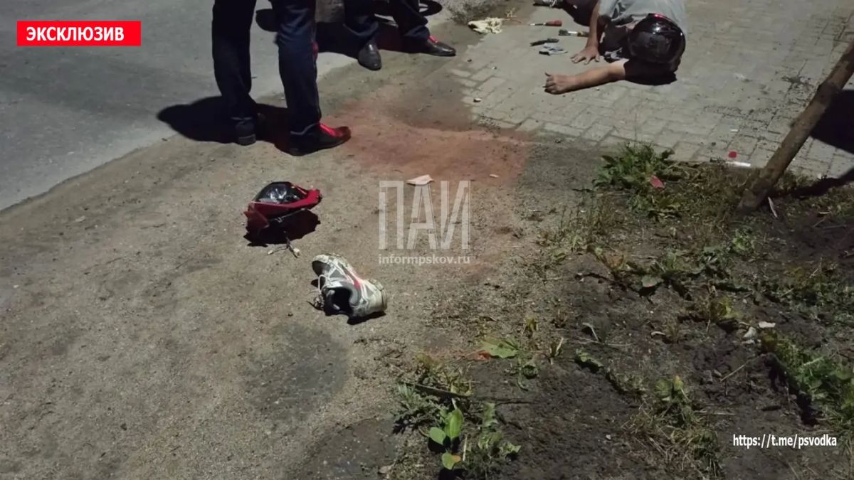 В Острове, возле клуба «Арена», прохожими обнаружен мужчина рядом с разбитым скутером В Острове, возле клуба «Арена», прохожими обнаружен мужчина рядом с разбитым скутером