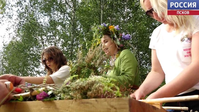 Иван Купала в Псковской области: где искать цветок папоротника и как безопасно прыгать через костер Иван Купала в Псковской области: где искать цветок папоротника и как безопасно прыгать через костер