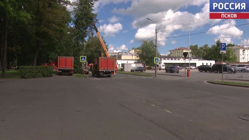 "Псковские теплосети" начали перекладывать трубопровод, который обеспечивает теплом весь центр города "Псковские теплосети" начали перекладывать трубопровод, который обеспечивает теплом весь центр города