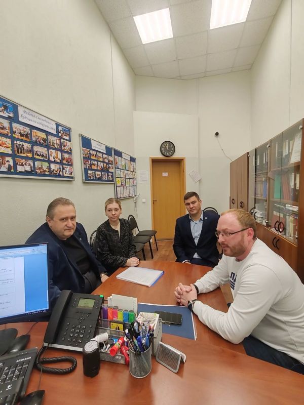 Сегодня Псковское региональное отделение Политической партии ЛДПР представила в Избирательную комиссию Псковской области необходимые документы для заверения списка кандидатов по одномандатным избирательным округам на выборах...