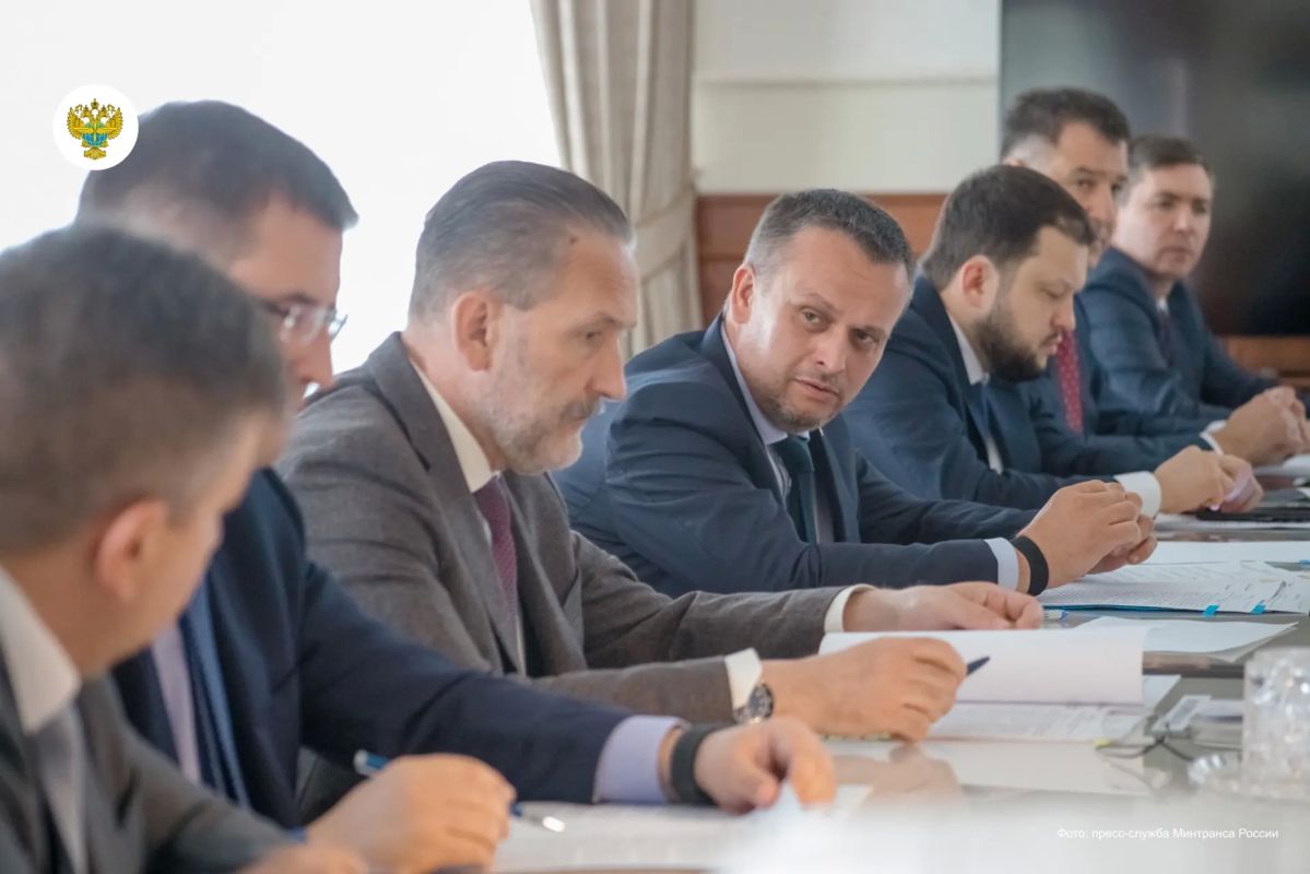 Субсидирование авиаперевозок стало одной из тем рабочей встречи министра транспорта Андрея Никитина с губернатором Псковской области Михаилом Ведерниковым Субсидирование авиаперевозок стало одной из тем рабочей встречи министра транспорта Андрея Никитина с губернатором Псковской области Михаилом Ведерниковым