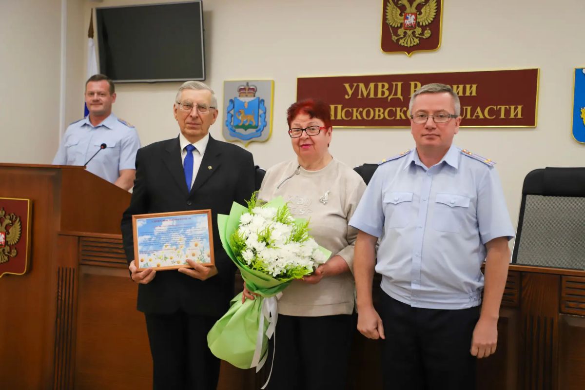 Сегодня в областном Управлении прошла торжественная встреча, посвященная Дню семьи, любви и верности Сегодня в областном Управлении прошла торжественная встреча, посвященная Дню семьи, любви и верности