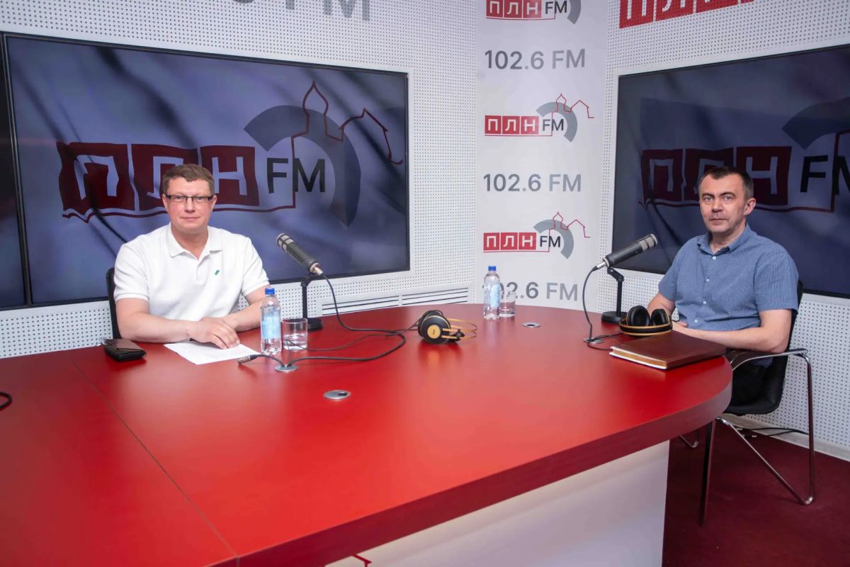 Диалог в программе «Политкухня» на ПЛН FM