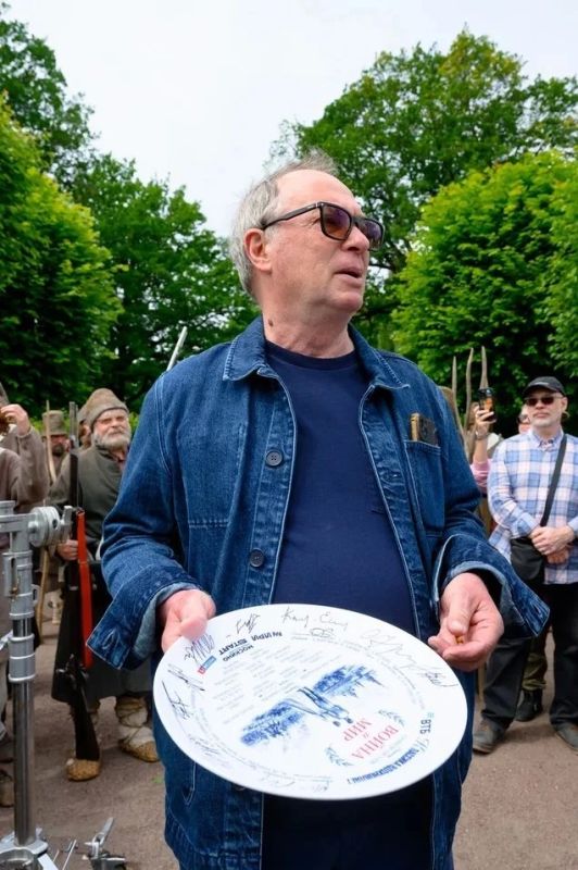 "Война и мир" возвращается на экраны: Многосерийная кинокартина выйдет на телеканале "Россия" к 200-летию Льва Толстого "Война и мир" возвращается на экраны: Многосерийная кинокартина выйдет на телеканале "Россия" к 200-летию Льва Толстого