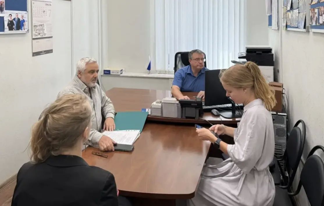 Сегодня Псковское региональное отделение Политической партии «Российская объединенная демократическая партия «ЯБЛОКО» представила в Избирательную комиссию Псковской области необходимые документы для заверения списка...