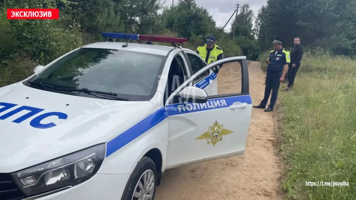 В Опочецком районе, в деревне Святотечь, на узкой дороге на повороте произошло столкновение автомобиля Lada Granta и мусоровоза В Опочецком районе, в деревне Святотечь, на узкой дороге на повороте произошло столкновение автомобиля Lada Granta и мусоровоза