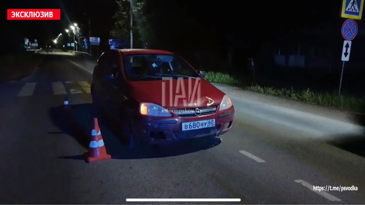 В Бежаницах, на улице Советской у дома 33, водитель автомобиля Opel совершил наезд на женщину на пешеходном переходе В Бежаницах, на улице Советской у дома 33, водитель автомобиля Opel совершил наезд на женщину на пешеходном переходе