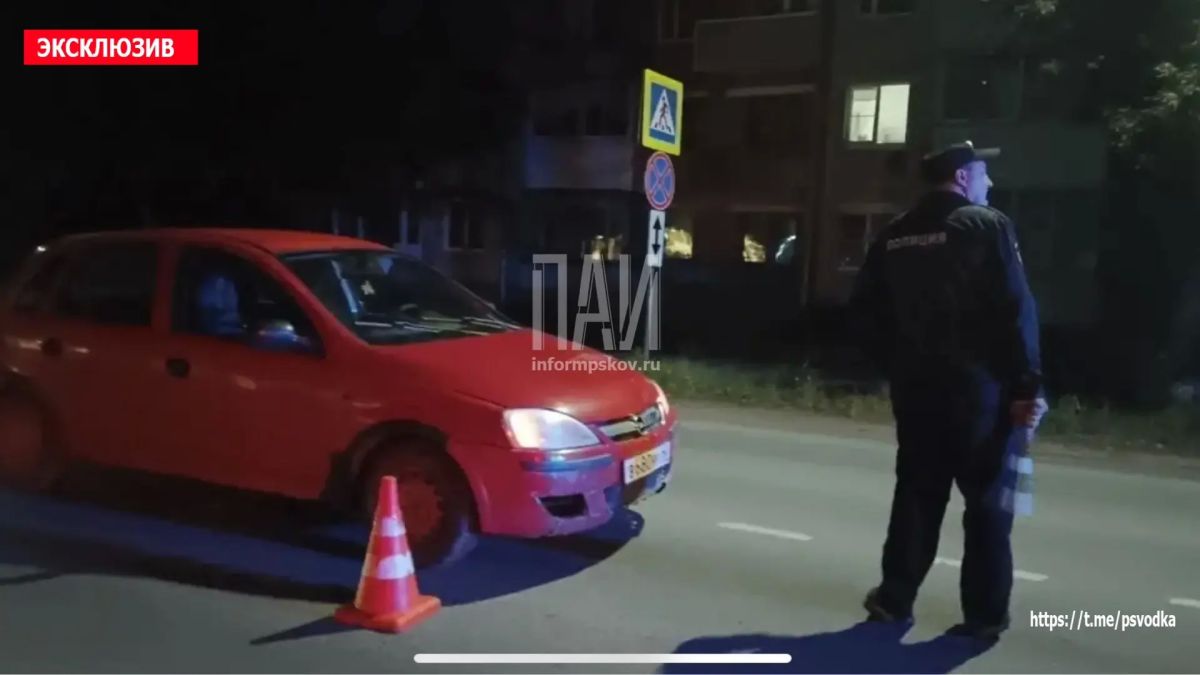 В Бежаницах, на улице Советской у дома 33, водитель автомобиля Opel совершил наезд на женщину на пешеходном переходе В Бежаницах, на улице Советской у дома 33, водитель автомобиля Opel совершил наезд на женщину на пешеходном переходе