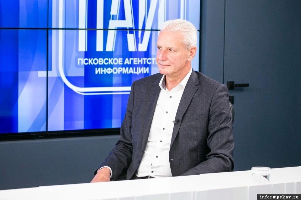 Председатель Законодательного Собрания Псковской области Александр Котов от имени депутатов регионального парламента и от себя лично поздравил коллектив Псковского агентства информации с 25-летием издания Председатель Законодательного Собрания Псковской области Александр Котов от имени депутатов регионального парламента и от себя лично поздравил коллектив Псковского агентства информации с 25-летием издания